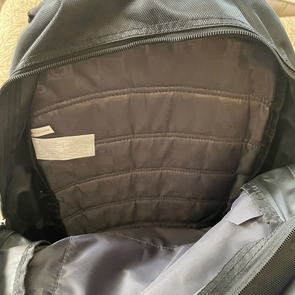 New backpack - Picture 4 of 4